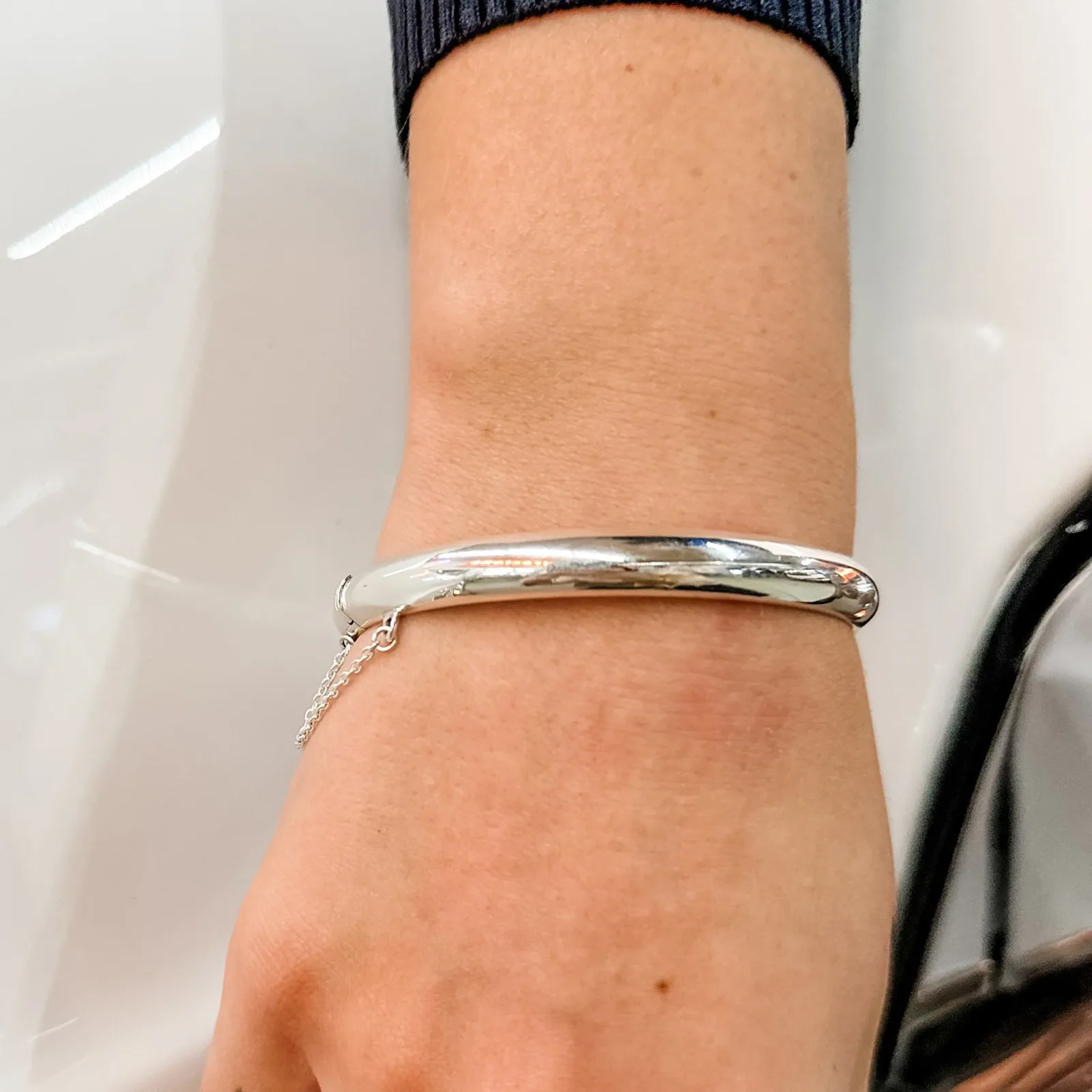 Andy Mikes Cambridge Silver Locked Bangle - Image 2