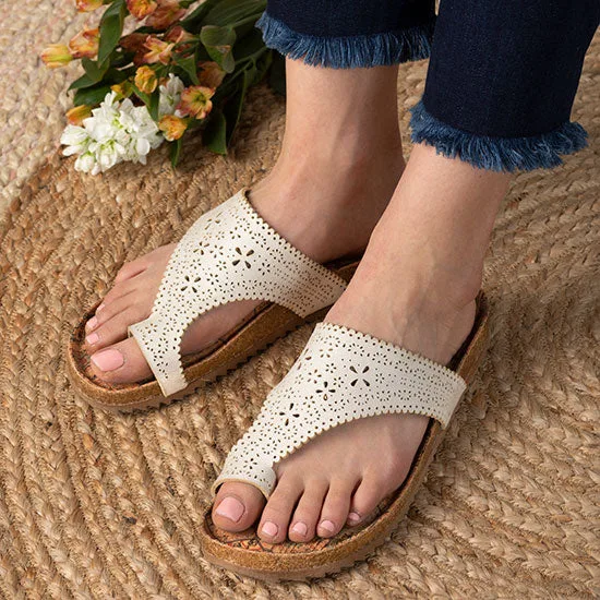 Country Grace Cream Daisy Sandals - Image 2