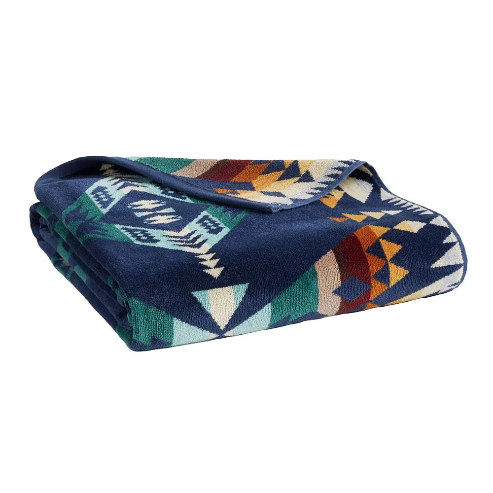 Pendleton Woolen Mills Inc. Diamond Peak Oversized Jacquard Spa Towel - Image 2