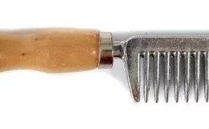 Roma Pulling Comb with Wooden Handle