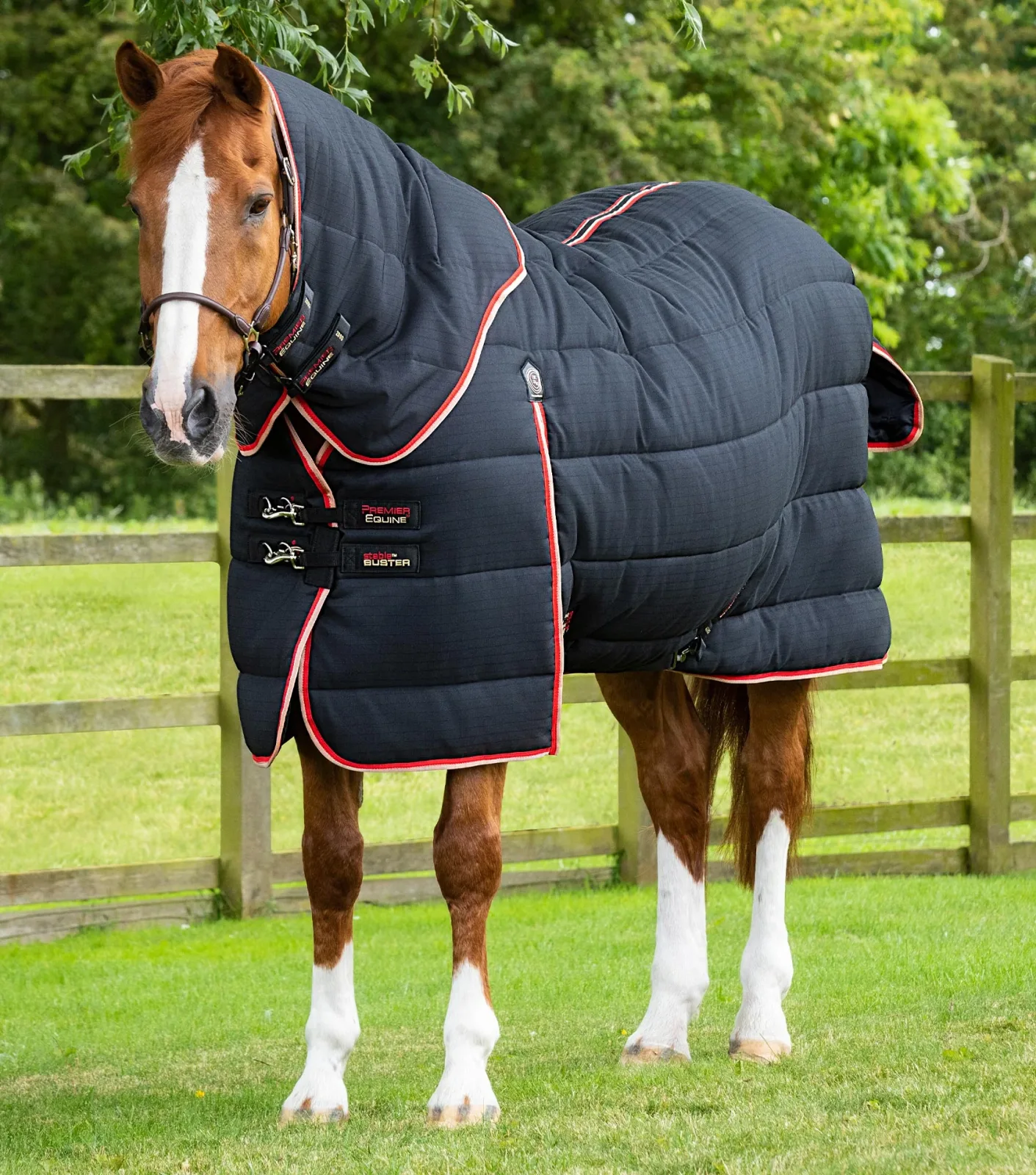 Stable Buster 450g Stable Rug with Neck Cover Black