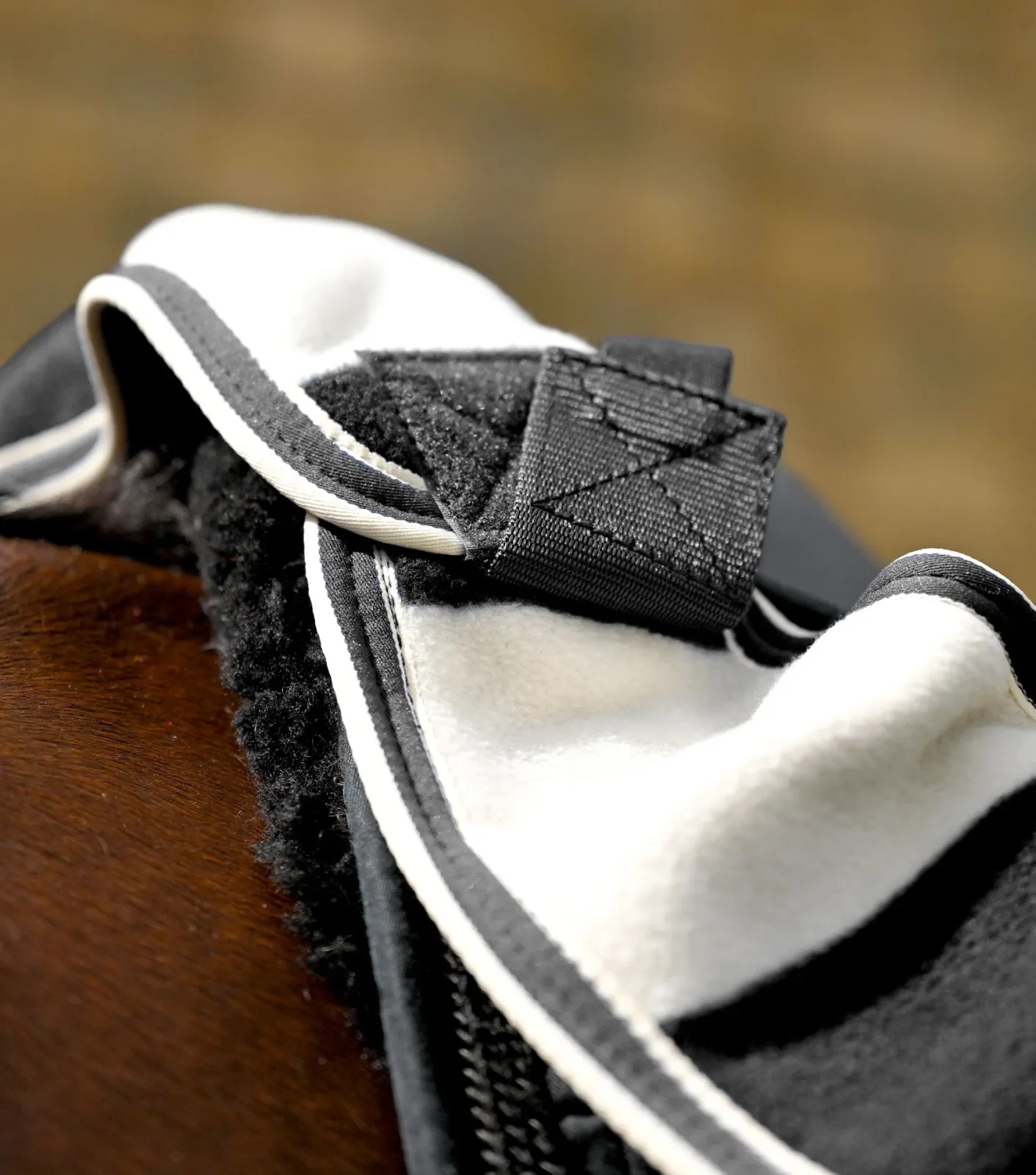 Vellus Horse Fleece Exercise Sheet Black/White - Image 2