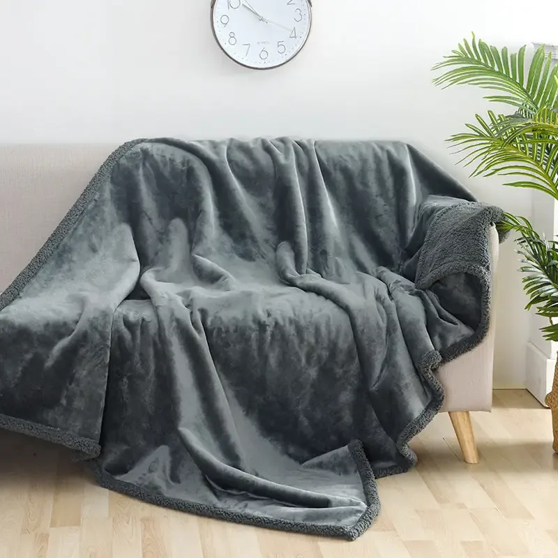 Waterproof & Urine-Proof Pet Blanket – Thick Flannel Comfort Mat - Image 2