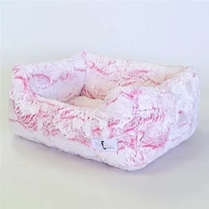 Whisper Dog Bed: Fuchsia